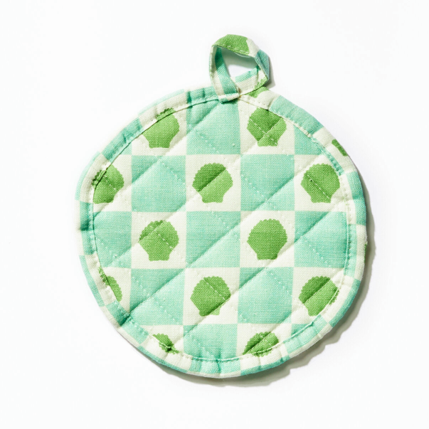 BONNIE AND NEIL ROUND POT HOLDER: SHELL CHECK/ MINT