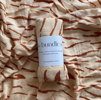 THE BUNDLE CO SWADDLE: SAVANNAH